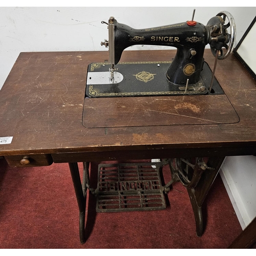 475 - A good Treadle Singer Sewing Machine. W 87 x 42 x H 74 cm approx.