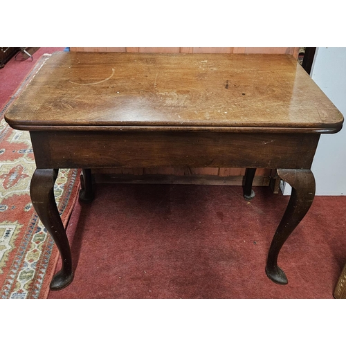 479 - An early Georgian II Mahogany Foldover Tea Table on simple pad cabriole supports. Circa 1780. W 91 x... 