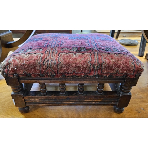 489 - An early 20th Century Arts and Crafts style Stool of small proportions. W 33 x 26 x H 17 cm approx.