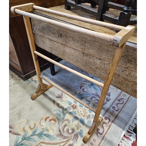 495 - A 19th early 20th Century Oak Towel Rail. H 80 cm approx.