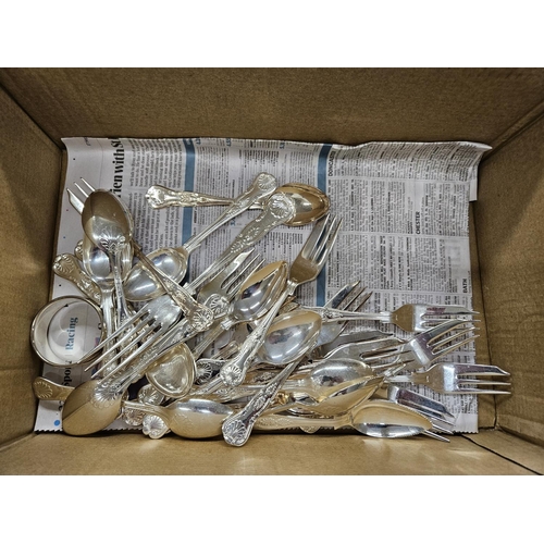 605 - A good quantity of Newbridge Cutlery along with two silver napkin rings.