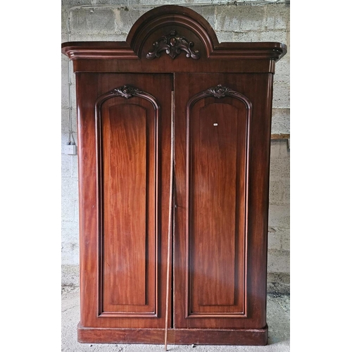 1112 - A large Victorian Mahogany Wardrobe.
H 230 x 160x 64 cm approx.