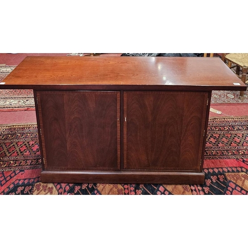 1119 - A modern Mahogany Sideboard with elongated top. H 187 x 157 x 45 cm approx.