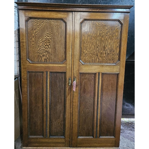 1122 - A really good early 20th Century Oak Double Wardrobe with fully fitted interior. H 197 x 140 x 57 cm... 