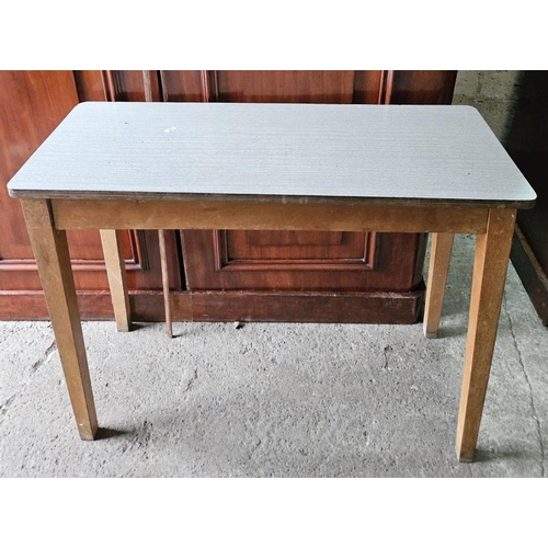 1132 - A Vintage Table.