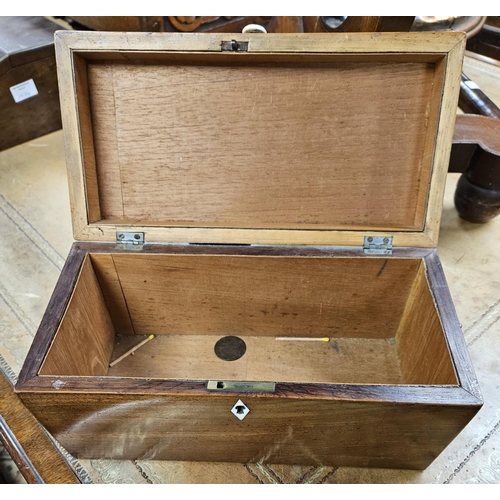 1076 - A Regency Mahogany and inlaid tea Caddy. 30 x 14 x H 15 cm approx.