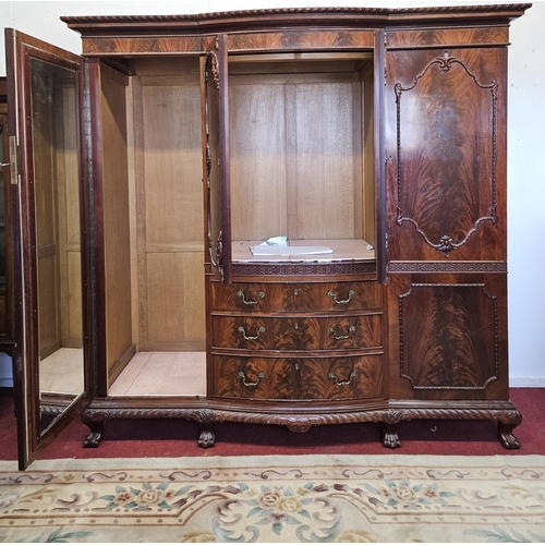 466 - A Fantastic early 20th Century Mahogany four door breakfront Wardrobe with moulded rope edge design ... 