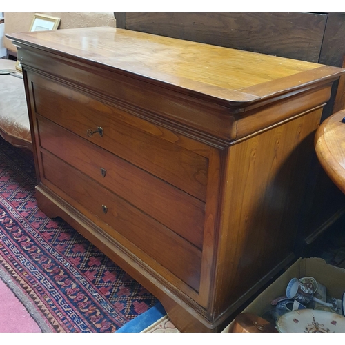 538 - A good modern Cherrywood Lowboy. W 120 x 53 x H 84 cm approx.