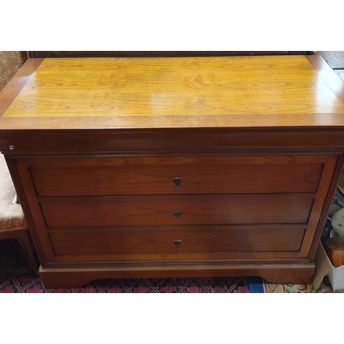 538 - A good modern Cherrywood Lowboy. W 120 x 53 x H 84 cm approx.