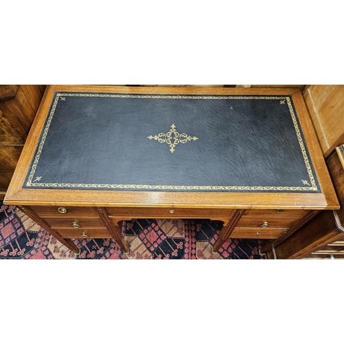 535 - A really good late 19th early 20th Century Mahogany Kneehole Desk with single frieze drawer flanked ... 