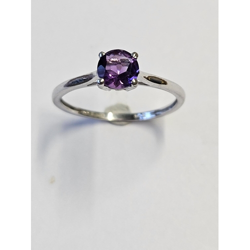 289 - A 9ct Gold and Amethyst set Ring, size S.