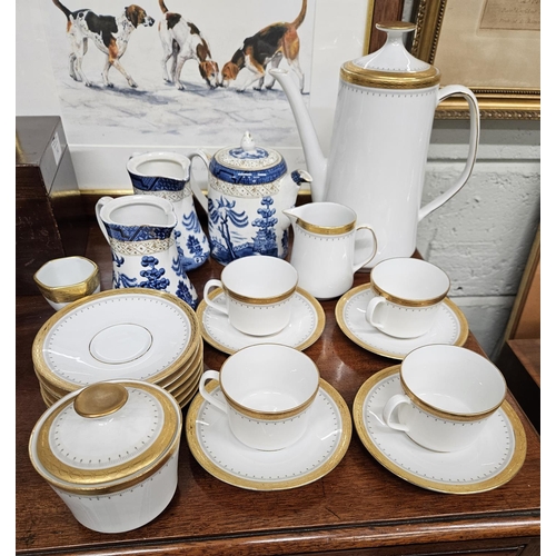 830 - A good quantity of Bavarian Porcelain along with a 19th Century Willow pattern coffee pot and two mi... 