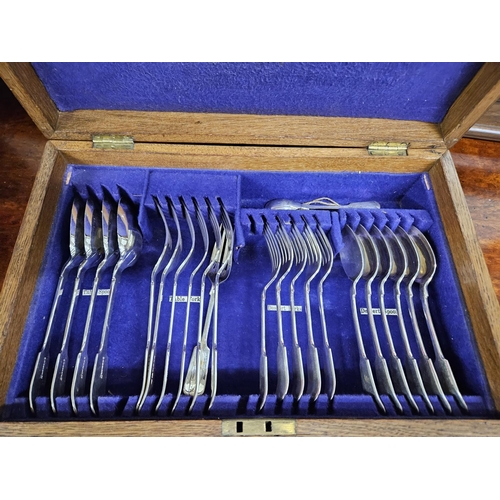 145 - A cased part set of Cutlery. 40 x 26 x H 11 cm approx.