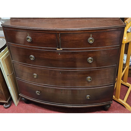 159 - A really good 19th Century Mahogany bow fronted Chest of Drawers on turned supports. W 108 x H 107 c... 