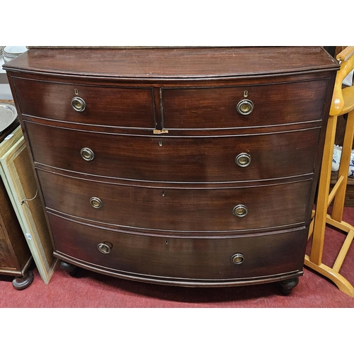 159 - A really good 19th Century Mahogany bow fronted Chest of Drawers on turned supports. W 108 x H 107 c... 