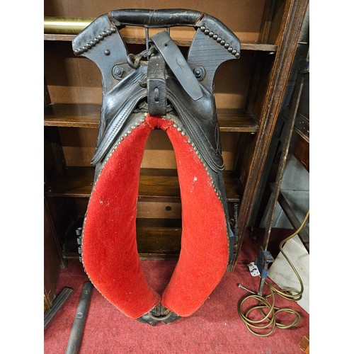 184A - A 19th Century Horse Collar. H 100 cm approx.