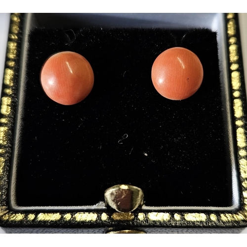 302 - A good pair of 9ct Gold and Coral stud Earrings.