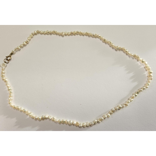 305 - A good cultured Pearl Necklet with a 9ct Gold clasp.