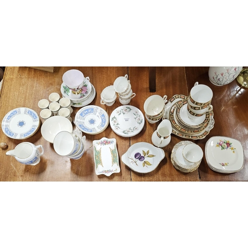 805 - A good quantity of China to include Royal Worcester 'Evesham' pattern, Coalport, Royal Crown Derby s... 