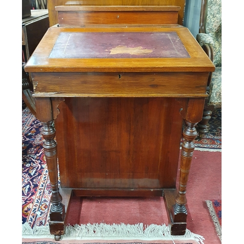 858 - Of good quality. A late 19th Century Walnut Davenport with four real and four dummy drawers on turne... 