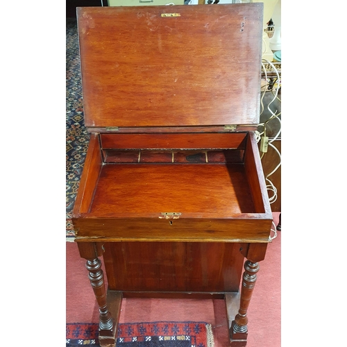 858 - Of good quality. A late 19th Century Walnut Davenport with four real and four dummy drawers on turne... 