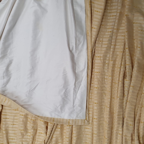 426 - A Large pair of Lined Curtains, Cream ground. 
Good condition, very clean.
Peated Top width 150 cm e... 