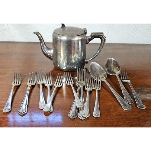 179 - A really good selection of Silver plated Items to include a pierced oval Tray, Ice Bucket etc.