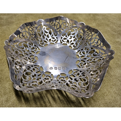 313 - A lovely Irish Silver pierced Basket by Alwright & Marshall, 100 gms approx.