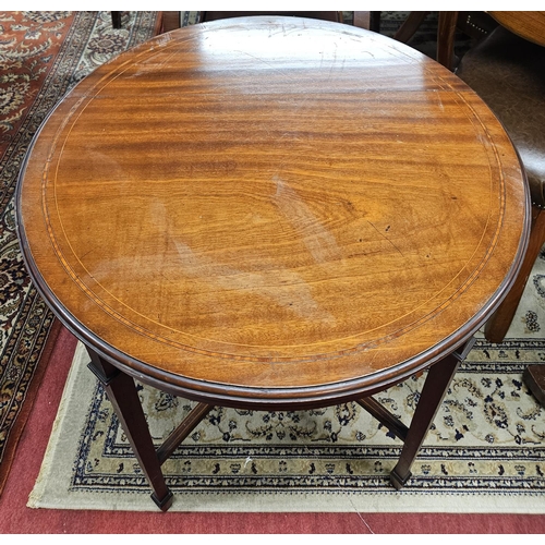 363 - An Edwardian Mahogany and Inlaid circular Centre Table by Todd Burns & Co Ltd, Dublin.