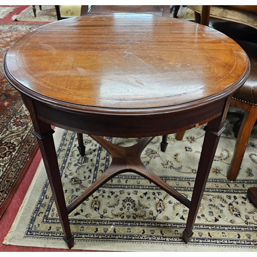 363 - An Edwardian Mahogany and Inlaid circular Centre Table by Todd Burns & Co Ltd, Dublin.