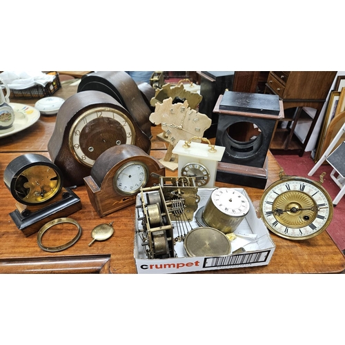 565 - A good quantity of Clocks and clock parts.