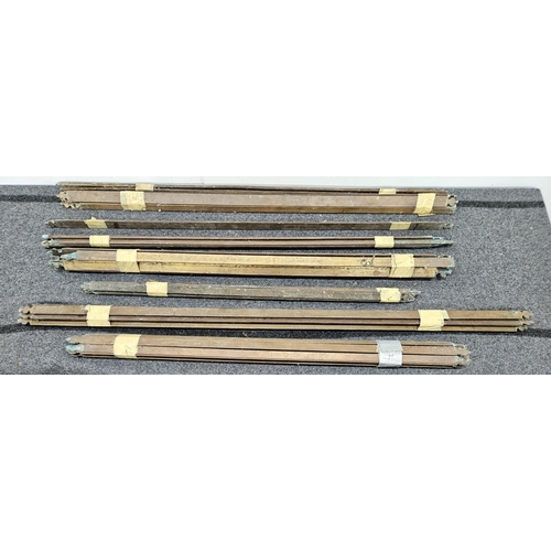 674 - A large quantity of part sets of Brass Stair Rods.