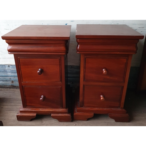 822 - A good pair of Mahogany Bedside Lockers.
H 66 x 41 x 40 cm approx.