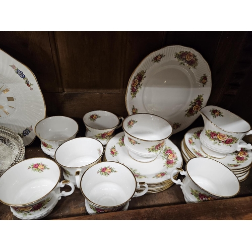 828 - A good quantity of decorative Items to include an 'English Garden' Teaset, Lady Hamilton bone china ... 