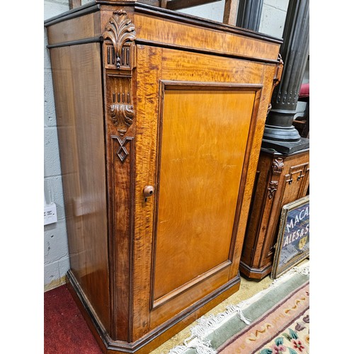 1020 - A 19th Century Satinwood single door linen/blanket Press with a fully fitted interior and single doo... 