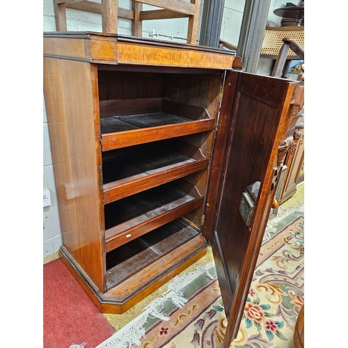 1020 - A 19th Century Satinwood single door linen/blanket Press with a fully fitted interior and single doo... 