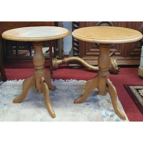 213 - A circular Pine Side Table.
H 60 x D 50 cm approx.