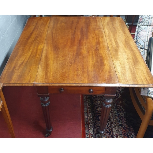 322 - A really good early 19th Century Mahogany Pembroke Table with single frieze drawer on turned reeded ... 