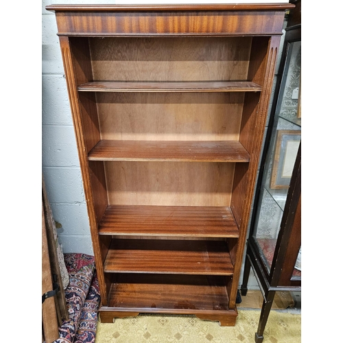 338 - A modern Mahogany and veneered tall open Bookshelves with adjustable shelving.
W76 x D 28 x H 152