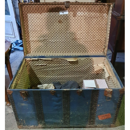 346 - A very large 19th Century Travel Trunk.
H 60 x W 102 x D 60 cm approx.