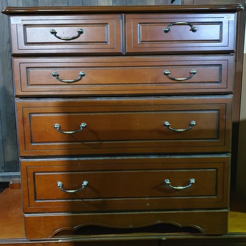 347 - A modern Chest of Drawers.
In good condition.
H 85 x W 82 x D 50 cm approx.