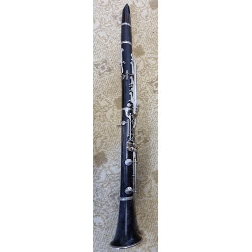 392 - A Normandy Clarinet with a Yamaha 5C mouthpiece, no case
L 67 cm approx.