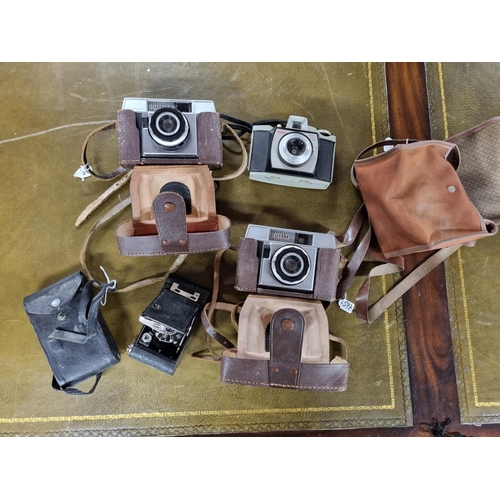 592 - A good group of Vintage Cameras.