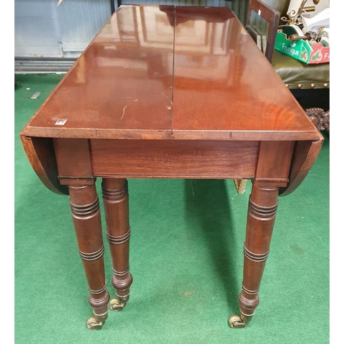 761 - A good 19th Century Mahogany two leaf Dining Table with drop ends with unusual mechanism, on turned ... 