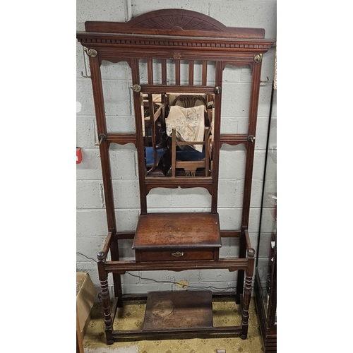 821 - A late 19th early 20th Century Mahogany hall Stand.
H 220 x L 100 x D 37 cm approx.