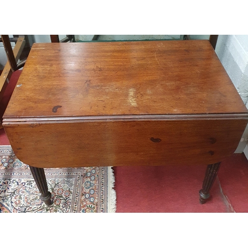 78 - A really good Georgian Mahogany drop leaf Table in the manner of Gillows of Lancaster with turned re... 