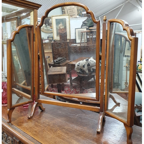 446 - An early to mid century Mahogany Triptych Mirror.
W 81 x H 69 cm approx.