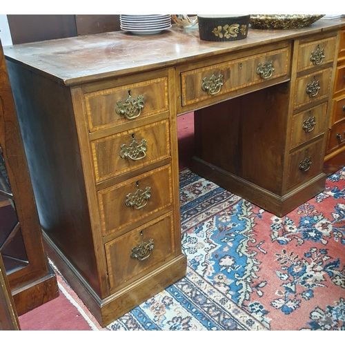 622 - A late 19th Century Mahogany and inlaid Kneehole Desk. 122 x 60 x H 79 cm approx.