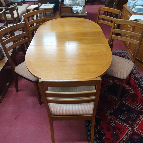 562 - A good mid century single leaf Dining Table and five chairs. 175 91 x 74 cm approx.