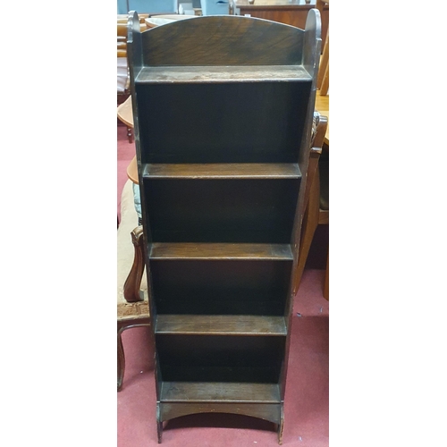 582 - An early 20th Century Oak open Bookshelves of narrow proportions. w 38 x D 19 x H 122 cm approx.